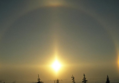 吉林天空中同时出现了三个太阳，这是什么现象？