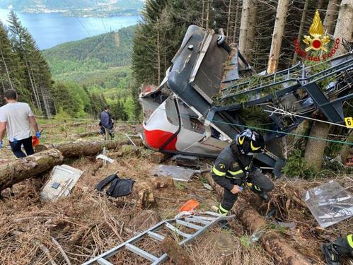 秘鲁一辆巴士从山路坠落，造成至少27人死亡，事故发生的原因是什么？