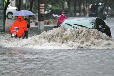 郑州暴雨地铁倒灌，12人死亡，乘客在5号线究竟都经历了什么？